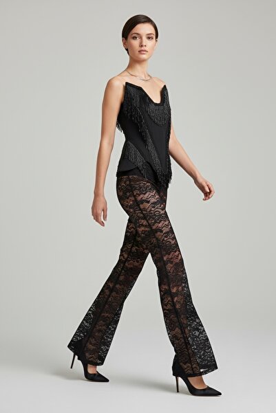 Pastelist. Asimetrik yaka avangard boncuk saçaklı büstiyer korse