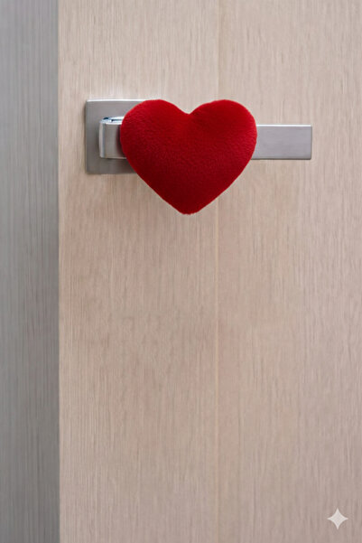 Beta قطعتان من وسادة مانعة للتصادم على شكل قلب من القطيفة الحمراء