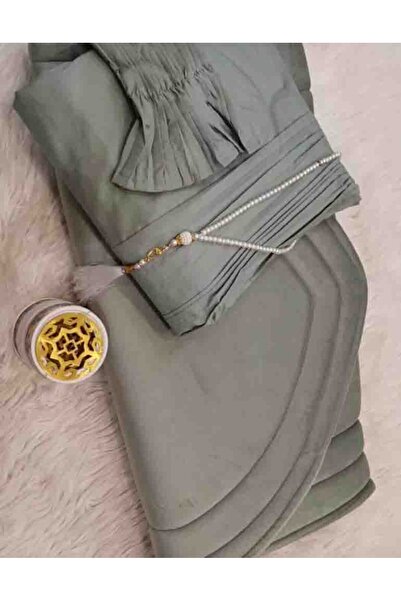 Gerenic A light green, soft, padded velvet prayer set consisting of a prayer ...