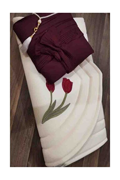 Gerenic Prayer set consisting of a beige padded prayer mat and a prayer shawl