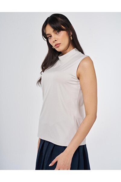 Kayra Къса блуза с висока яка от вискоза, светло сива