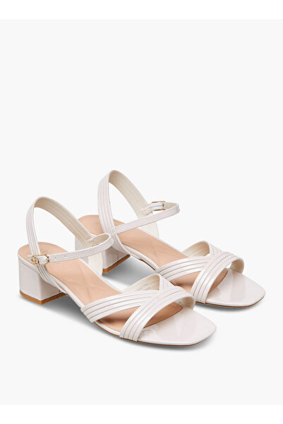 Celeste صندل نسائي بكعب عريض وحزام للكاحل