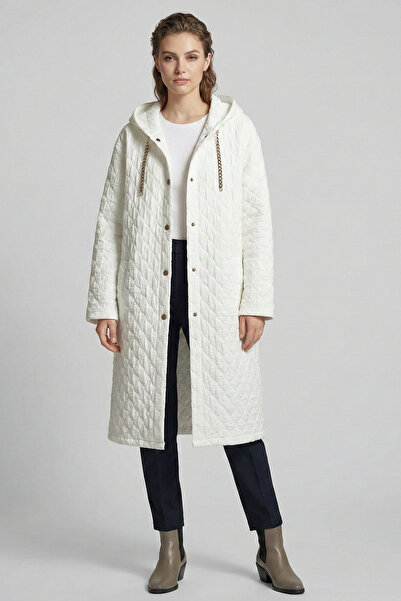 Cadde Giyim Butik Kadın Beyaz Kapitone Çıtçıtlı Mevsimlik Su Yolu Desenli Mev...