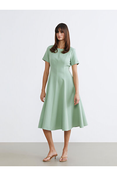 LC Waikiki فساتين - نسائية