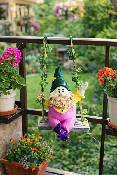 Rich Content Salıncakta El Sallayan Neşeli Bahçe Cücesi | Balkon & Bahçe Süsü