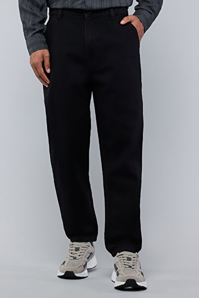 R&B Men's Black Solid Straight Fit Jeans with Button Closure