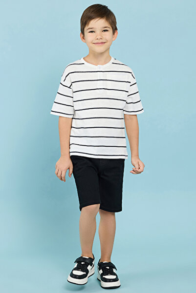 R&B تيشيرت مخطط كريمي اللون للأولاد بياقة هنلي وأكمام قصيرة