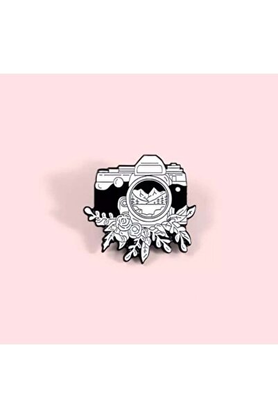 Cloud Pins Brooch specializing in camera photography