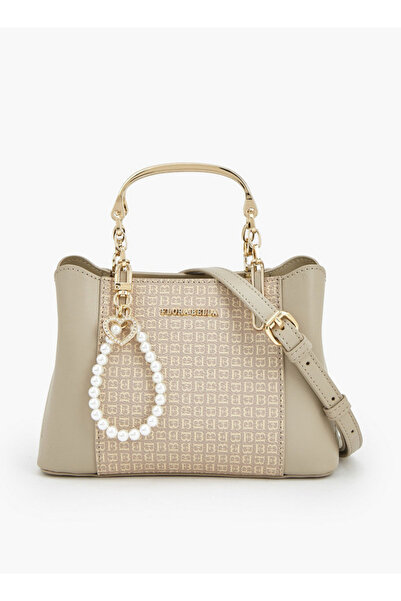 Flora Bella by Shoexpress حقيبة بنقشة زهور ، مزودة بمقابض معدنية، ودلاية لؤلؤ...