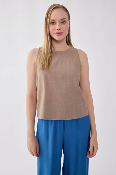 Vitrin بلوزة من الكتان والفسكوز بأزرار جانبية وأكمام قصيرة