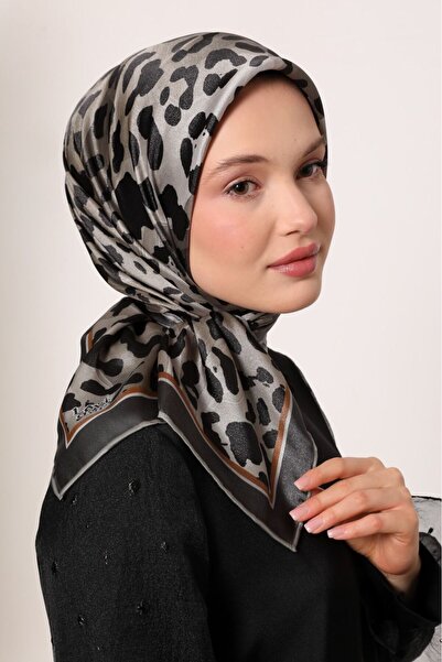 Levidor Leopard Pattern Sparkling Crystal Scarf