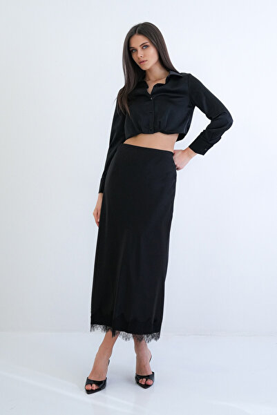 Trend Alaçatı Stili Fusta maxi din satin cu detaliu din dantelă neagră și tal...