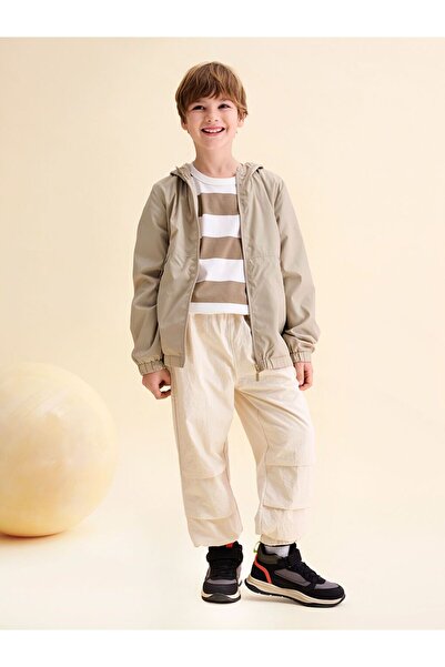 LC Waikiki معطف واق من المطر للأولاد بغطاء للرأس