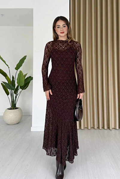 Sorridi Mock Neck Lined Lace Dress