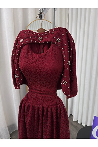 Model Leyna Luxurious Lace evening dress in a royal burgundy color