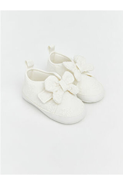 LC Waikiki Beyaz Fiyonk Detaylı Kız Bebek Yürüme Öncesi Ayakkabı