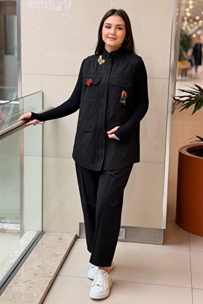 Ghisa Dik Yaka Broş Detaylı Yelek Pantolon Takım