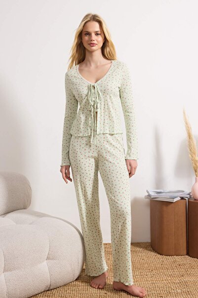 Trendyol Collection Set de pijamale tricotate cu model floral, verde, 100% bu...