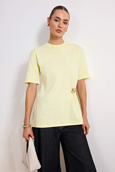 Trendyol Modest Gelbes, normales Single-Jersey-Gestrick mit flacher Metallsch...