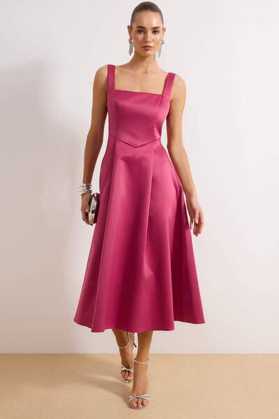 Trendyol Collection Suknia wieczorowa w kolorze śliwkowym w kształcie litery ...