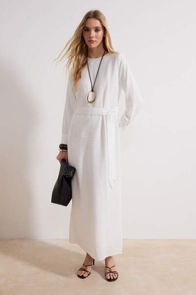 Trendyol Modest Weißes, ungefüttertes Leinen-Look-Kleid mit breitem Gürtel un...
