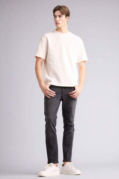 DeFacto Pedro Slim Fit Slim Fit Jeanshose mit normaler Taille und schmalem Be...