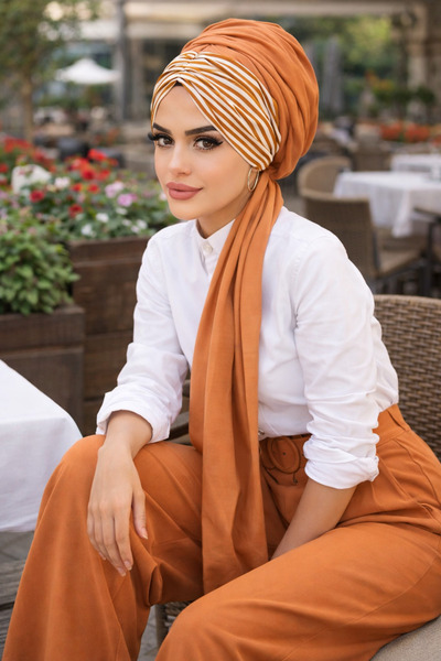 Aişe tesettür شال جاهز بنمط خط أسمر