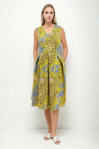 Vitrin 25-506 Sıfır Kol Piliseli Kuşaklı Ön Arka Vyaka Desenli Kısa Elbise