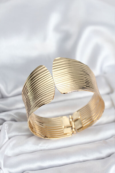 Skygo Brass Gold Color Sheet Model Women's Bracelet - Tj-Bb8062