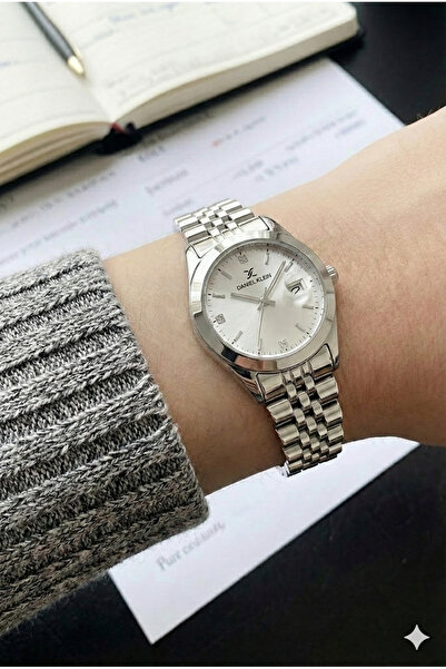 Daniel Klein Kadın Gümüş Renk Taşlı Kadran Takvimli Klasik Hediyelik Kol Saati