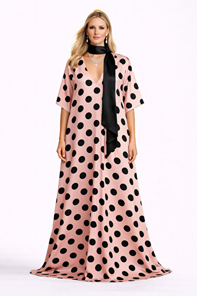 MERT ERKAN فستان فضفاض طويل وردي اللون مع تفاصيل حزام ورقبة على شكل حرف V