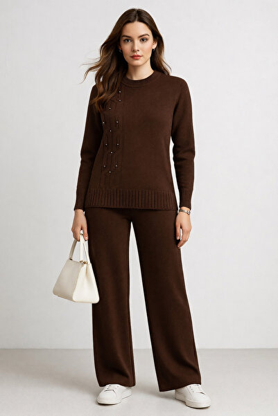 semela طقم تريكو جديد للموسم بتفاصيل لؤلؤية وضفائر جانبية