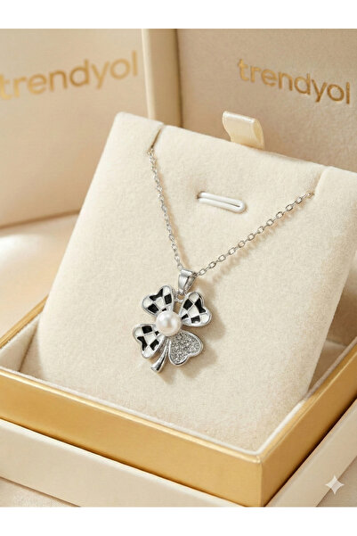 YAVUZ LLC Paslanmaz Çelik Dama Desenli Yonca Kolye | İnci ve Zirkon Taşlı Kar...