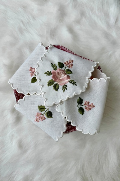 QBR Home بطانية خبز مطرزة بالورد الملون