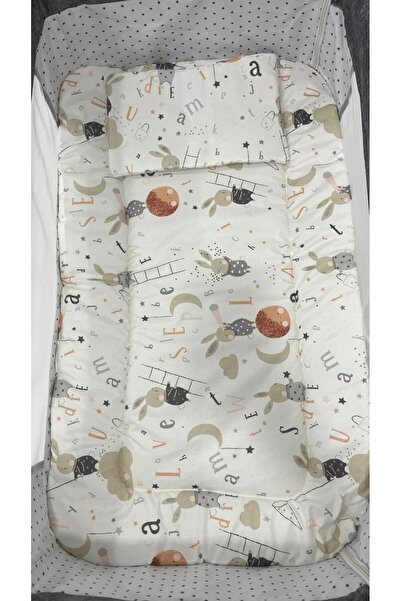 China Children's bed sheet with pillow measuring 52 cm x 88 cm.