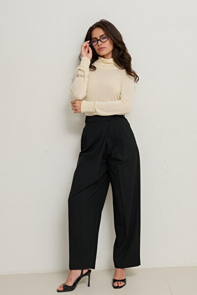 Setre Μαύρο παντελόνι με ασύμμετρη λεπτομέρεια κλειστής μέσης