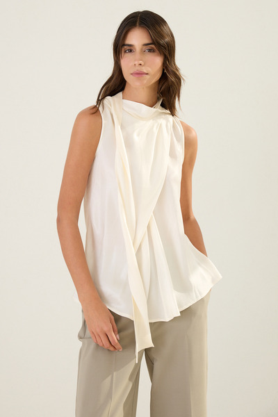 Setre Πλεκτό εκρού αμάνικο ασύμμετρο με λεπτομέρεια σάλι με ζιβάγκο