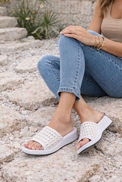 Bereket Kundura 3139 نموذج أبيض مريح بكعب منخفض تريكو النعال المنزلية