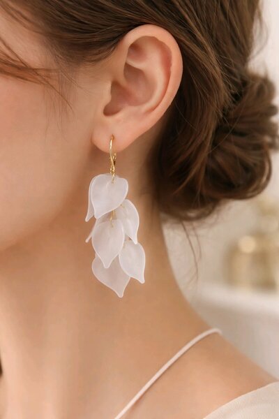 mos&more Beyaz Yapraklar Sallantılı Uzun Kadın Küpe