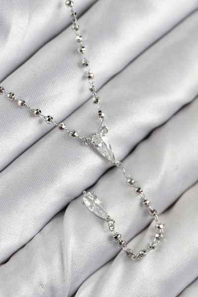 Skygo قلادة نسائية على شكل حرف Y من حجر الزركون النحاسي باللون الفضي - TJ-BKO...