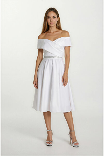 Spazio İneldo Kayık Yaka Bel Taş Aksesuar Şeritli Kloş Uzun Abiye Elbise EKRU