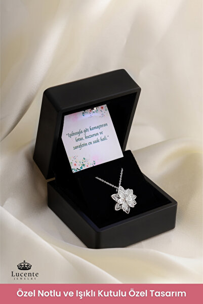 Lucente Jewellery Işıklı Hediye Kutulu Aşk Şans Bolluk Bereket ve İç Huzur Simgesi 925 Ayar Luxury Serisi Beyaz Taşlı Katmanlı Lotus Modeli Gümüş Özel Gün Hediyesi 45 Cm Zincirli Küpe Hediyeli Lotus Çiçeği Kadın Kolye
