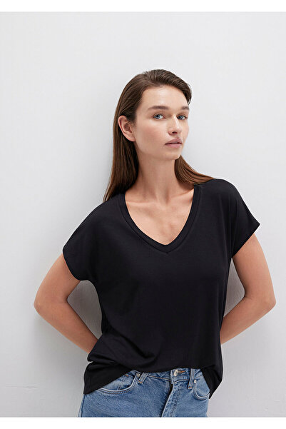 Mavi Schwarzes Viskose-T-Shirt mit V-Ausschnitt - Regular Fit167714-900