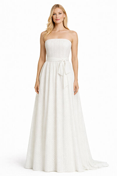 MERT ERKAN فستان ماكسي أنيق بدون حمالات مع تراكب من الدانتيل باللون الأبيض