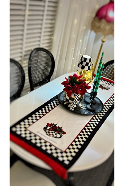 Nef’s Atelier Siyah Beyaz Dama Desenli Kırmızı Çiçek Detaylı Runner 40X140 CM