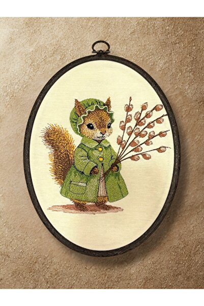 LİONYA DESİGN Ahşap Görünümlü Çerçeveli Vintage Sincap Nakışlı Tablo – 17x22 cm