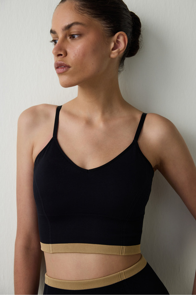 Penti Siyah Dikişsiz Çapraz Askılı Hafif Destekli Spor Sütyeni