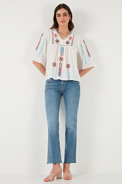 Lela Pamuklu Regular Fit Nakış İşlemeli Bluz BLUZ 611BZ0247