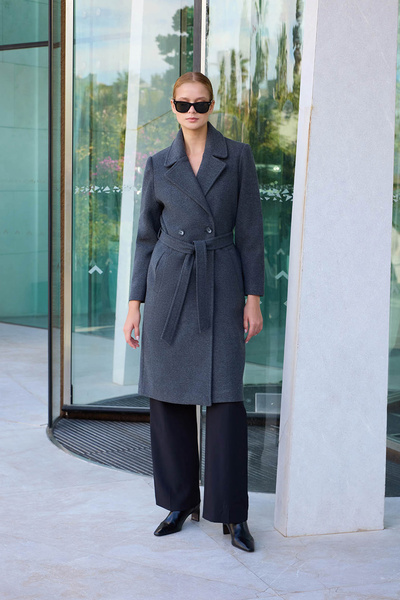 Vitrin معطف طويل بحزام وخصر بأزرار أمامية