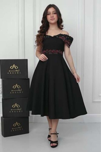 arushi فستان نجلاء الأنيق باللون الأسود المطرز